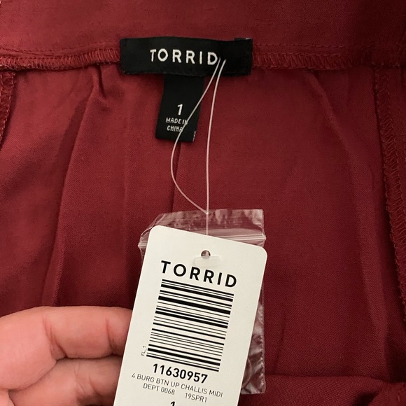 NWT Torrid size 1 red button front skirt - Picture 2 of 5